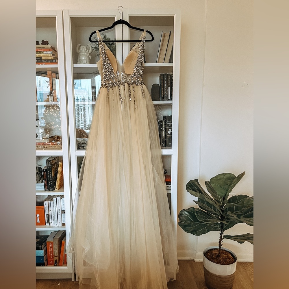 Elegant Beaded V-Neck Maxi Dress in Champagne - Picture 5 of 11
